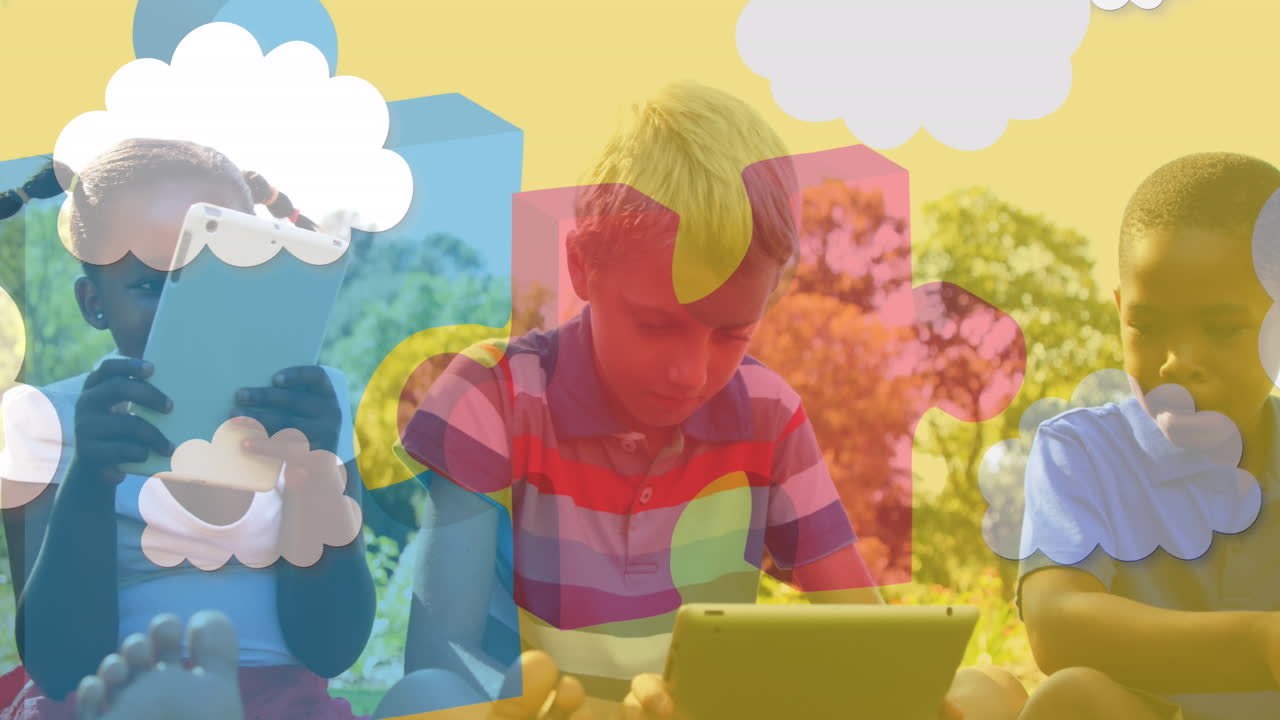 태블릿을 사용하는 어린이들에 대한 다채로운 퍼즐 조각의 애니메이션