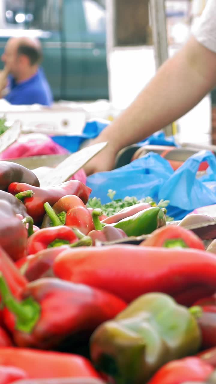 pimientos frescos en el mercado