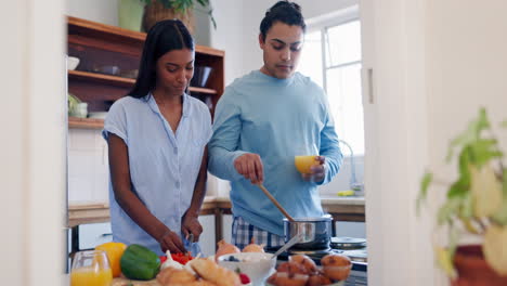 Liebe,-Kochen-Und-Paar-In-Der-Küche