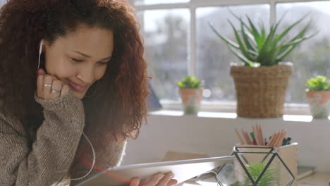 Learning,-tablet-and-growth-with-a-woman-student