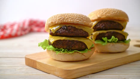 hamburguesas o hamburguesas de ternera con queso - estilo de comida poco saludable