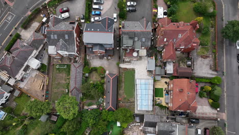 vista de arriba hacia abajo de casas y jardines victorianos