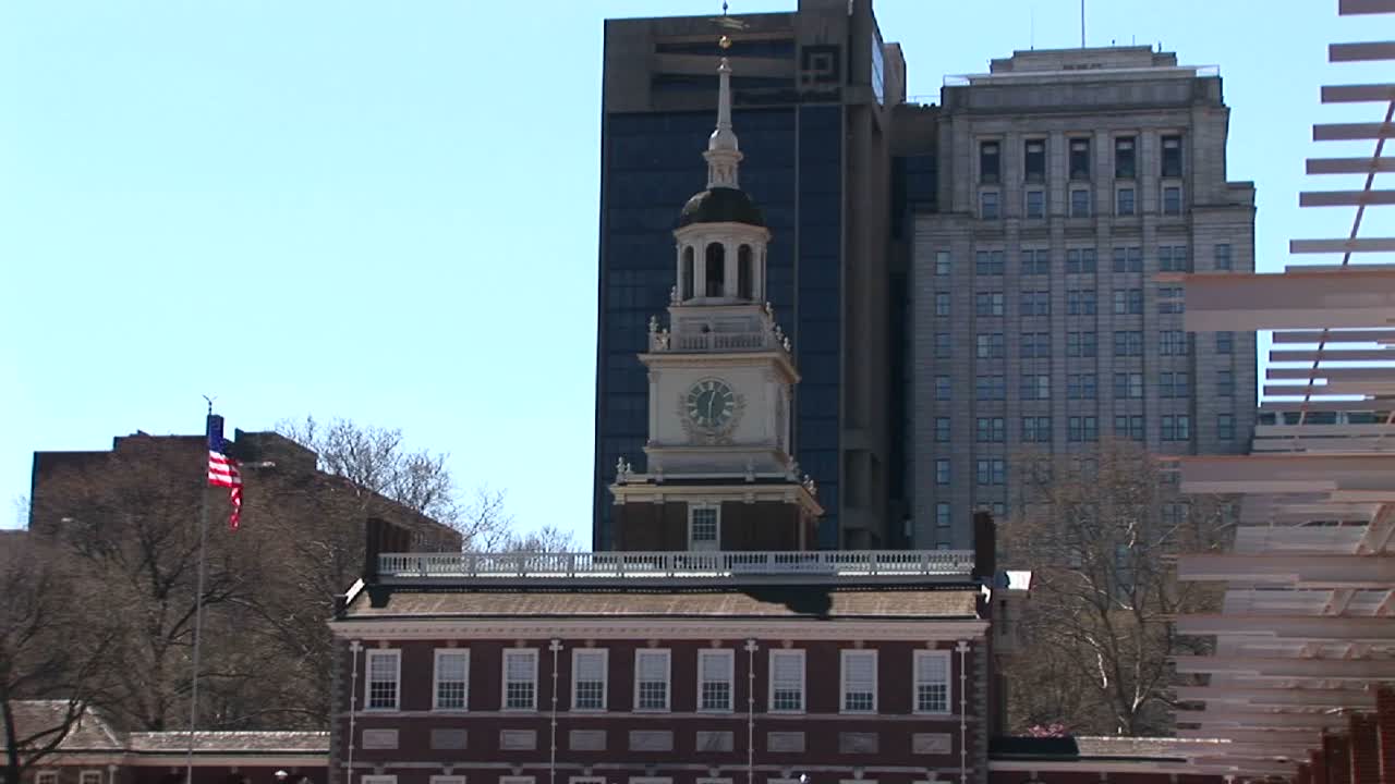 прекрасный вид на филадельфийский зал независимости с часовой башней на вершине