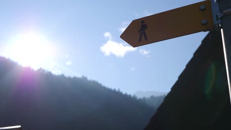 Trail-sign-with-sunset-in-the-background