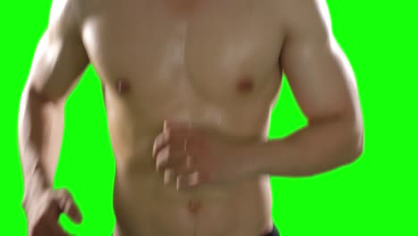 hombre muscular desconocido corriendo en su lugar
