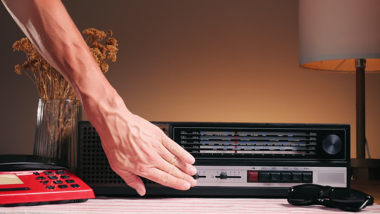 Old Retro AM FM Radio with tubes, Hand Changing stations , bulb vintage music player.