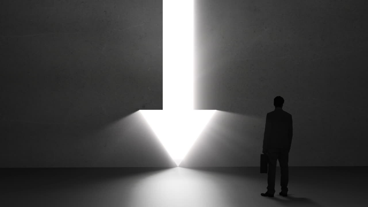 거대한 화살을 바라보는 사업가