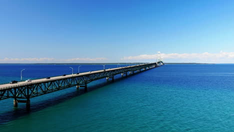 Drone-footage-of-the-Mackinac-Bridge-near-Mackinaw-City,-Michigan