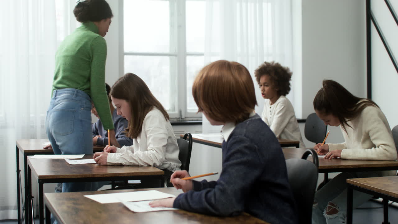 ученики в школе