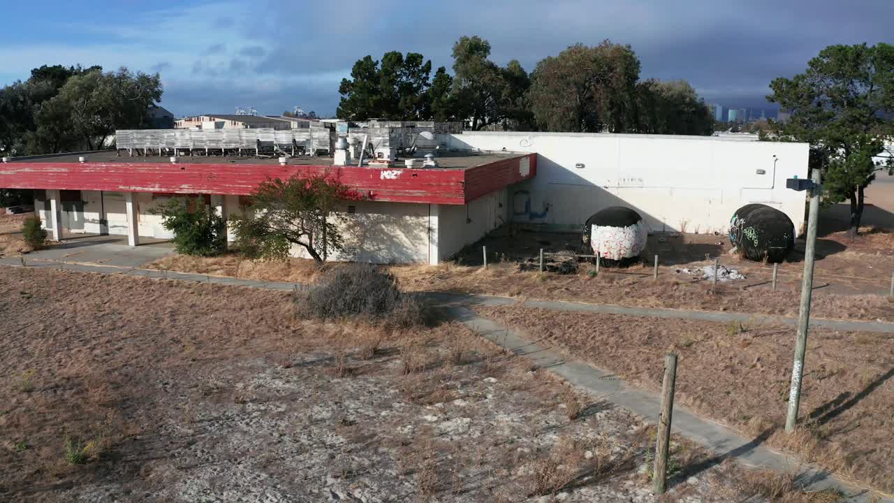otra mirada a los edificios abandonados que están en ruinas