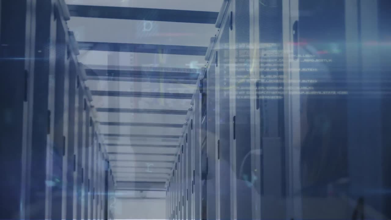 컴퓨터 서버를 통해 사이버 공격 경고와 데이터 처리의 애니메이션