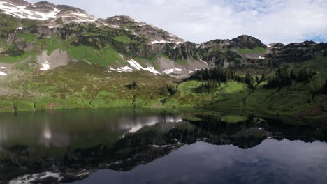 mountain-alpine-lakes-reflection-in-canada