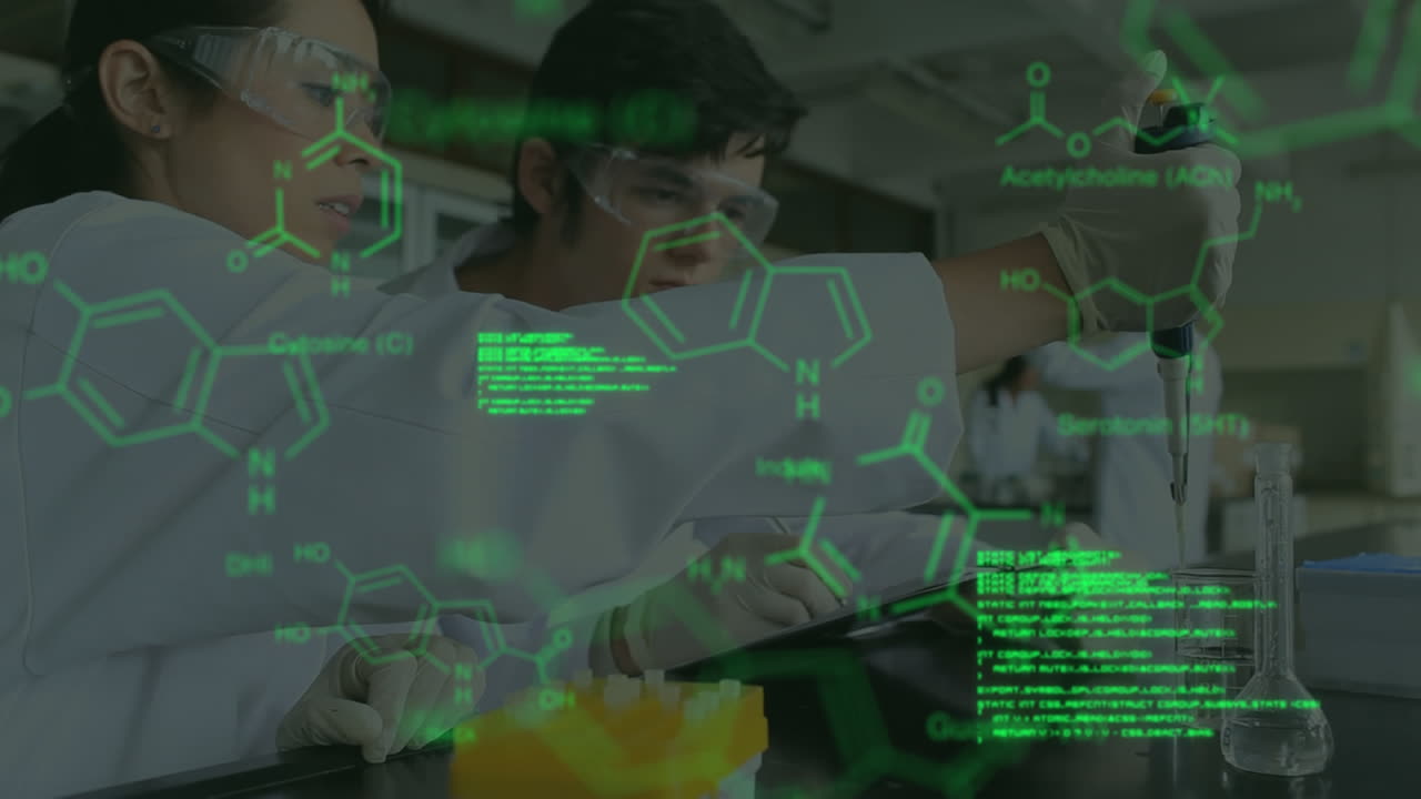 científicos que trabajan en un laboratorio con datos y fórmula estructural de compuestos químicos