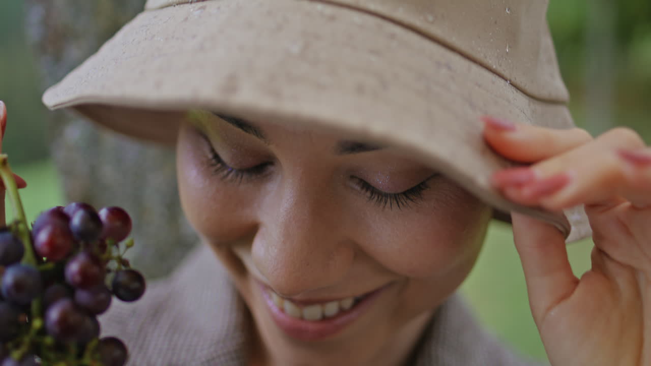 포도 를 가진 여자