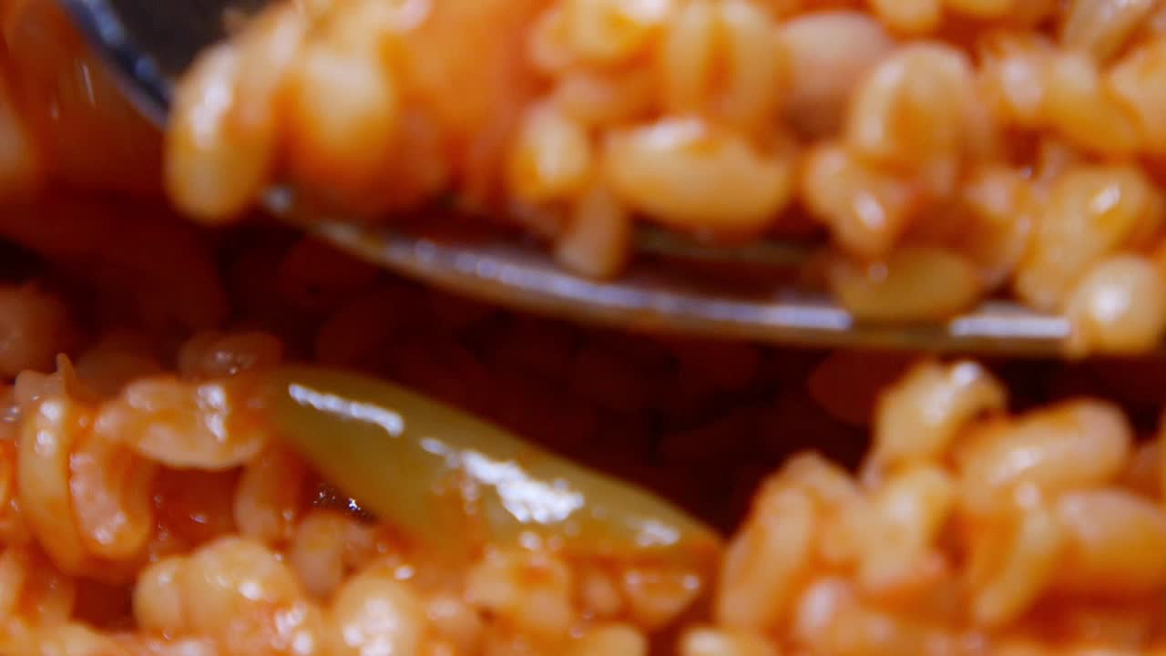 Bulgur with tomato sauce