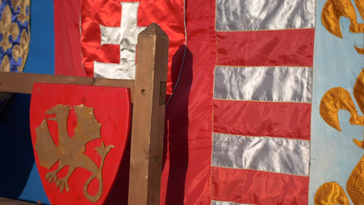 역사적인 중세 깃발, 기호 및 배너