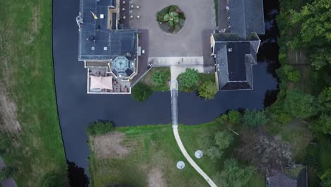 Tiro-De-Drone-Del-Castillo-Nienoord-En-Groningen,-Países-Bajos