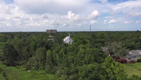 Kirchturm-In-Ocean-Springs,-Mississippi