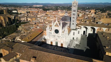 Aerial-Pullback-Reveals-Siena-Cityscape-on-Typical-Day-in-Tuscan-City