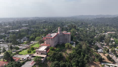 Pasadena-Cerca-De-Un-Puente-Y-Un-Parque