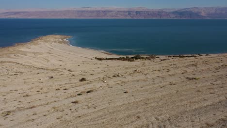 Israel,-Deadsea,-Panoramic-view-of-the-dead-sea,-sinkhole-at-the-shore,-beach