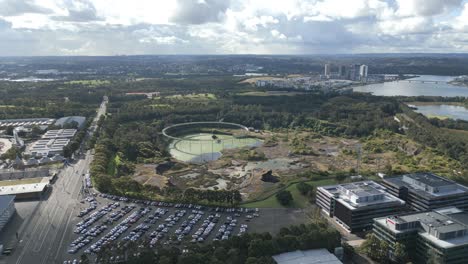 Vista-Panorámica-Aérea-Del-Paseo-Del-Anillo-De-Ladrillos-En-El-Parque-Olímpico-De-Sydney,-Nueva-Gales-Del-Sur,-Australia