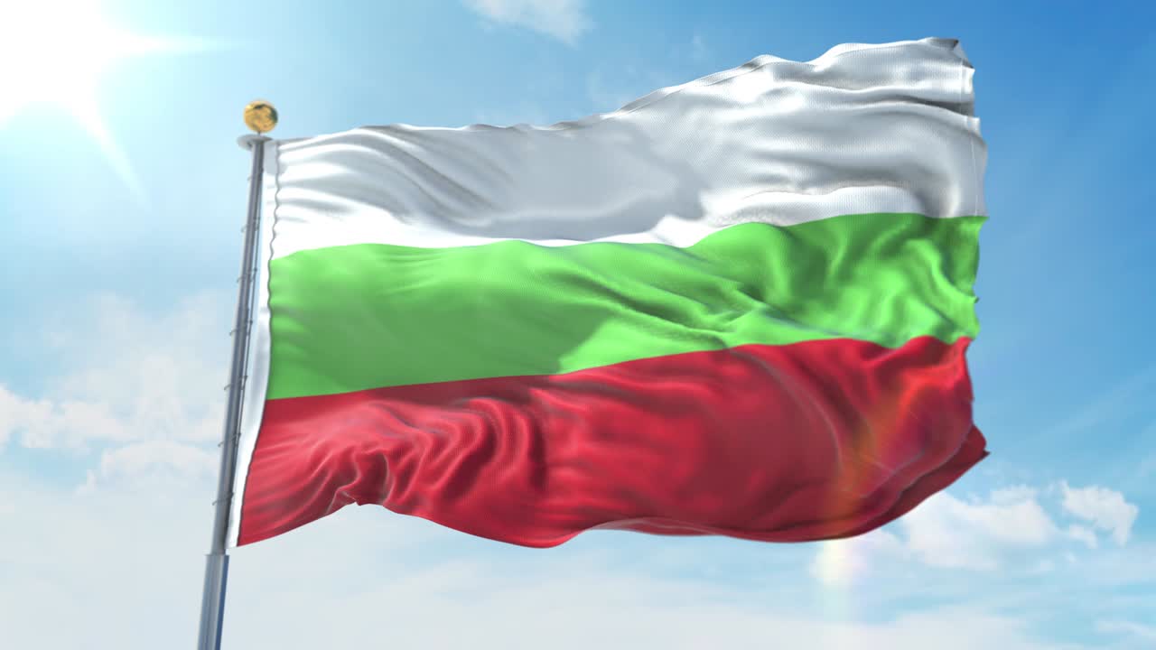 Bulgarien-Flagge weht im Wind vor tiefblauem Himmel. Nationales Thema, internationales Konzept. 3D-Render, nahtlose Schleife 4K