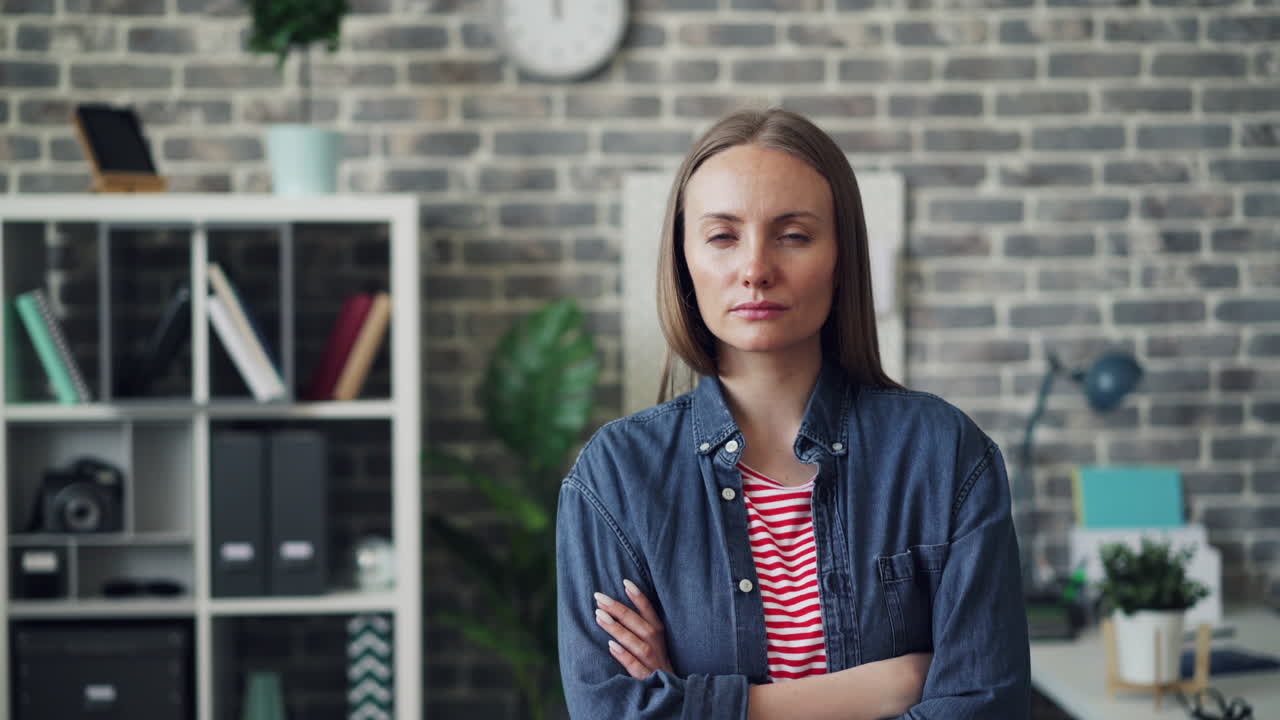 mujer en el entorno de la oficina