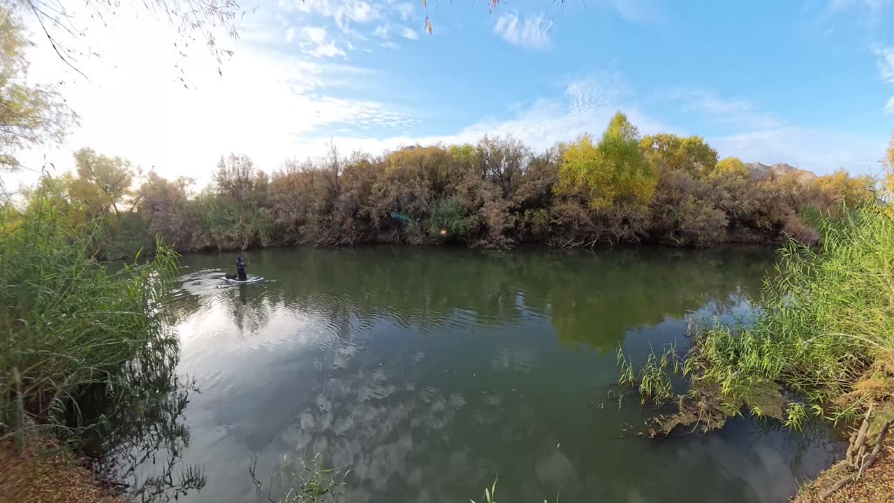 remando río arriba en la sal inferior fuera de mesa arizona