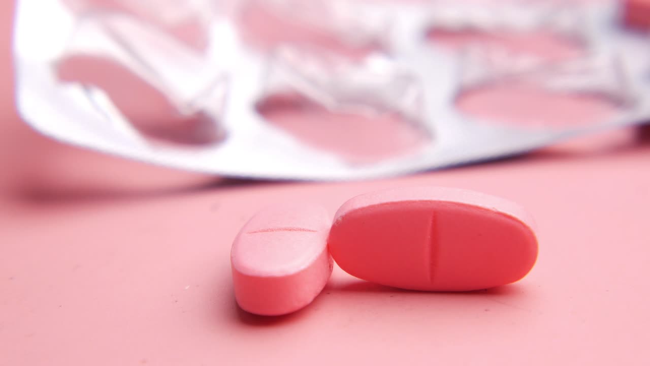 포장 된 분홍색 알약