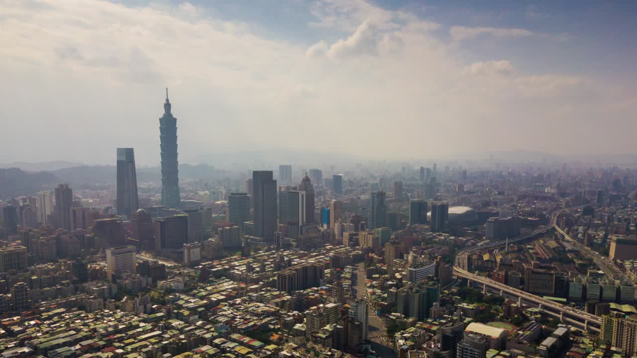 día soleado paisaje urbano de taipei centro de la ciudad panorama aéreo 4k timelapse taiwán