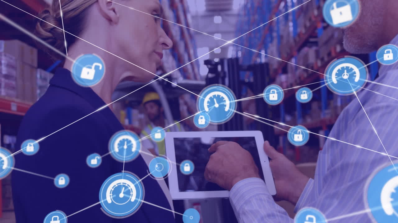 animación de la red de conexiones con iconos sobre el hombre y la mujer que trabajan en el almacén