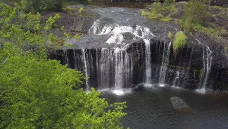 descubriendo las cataratas de la corriente del molino, las mesetas, los cairns