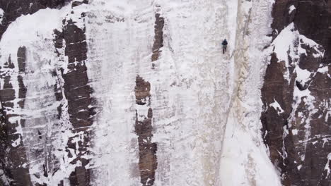 Two-climber-ice-climbing-in-Canada