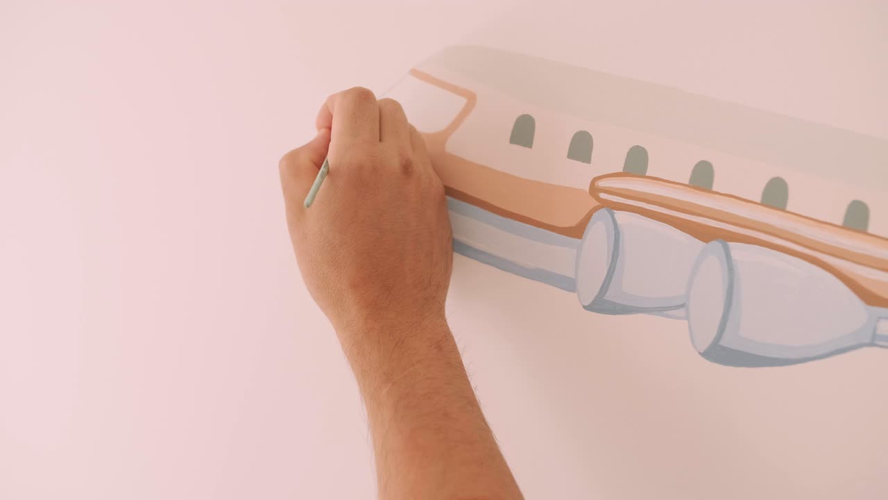L'artista decora le pareti con disegni nella cameretta dei bambini. Pittura artistica delle pareti nella nuova casa. Lavori di ristrutturazione