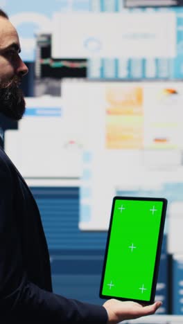vertical video entrepreneur using isolated mockup screen for a digital analysis