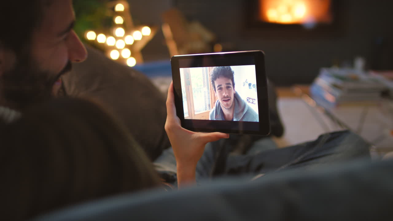 llamada de video con amigos en casa