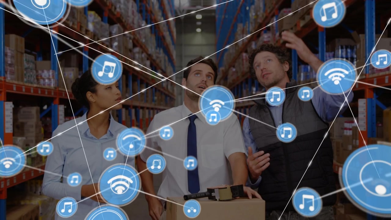 Animazione di una rete di connessioni con icone su lavoratori di magazzino felici e diversificati.
