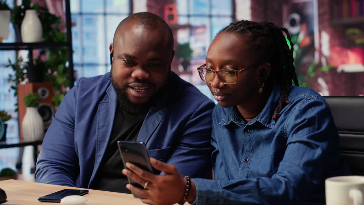 Man and woman sit at the desk discussing freelance strategies
