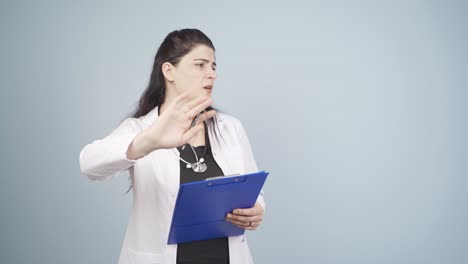 la violencia para el médico, el médico tiene miedo.