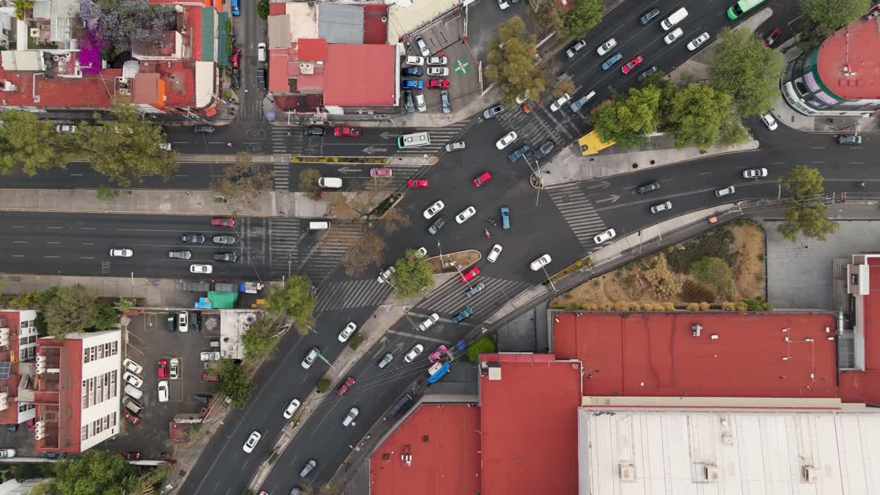 Filming a busy avenue from a descending drone