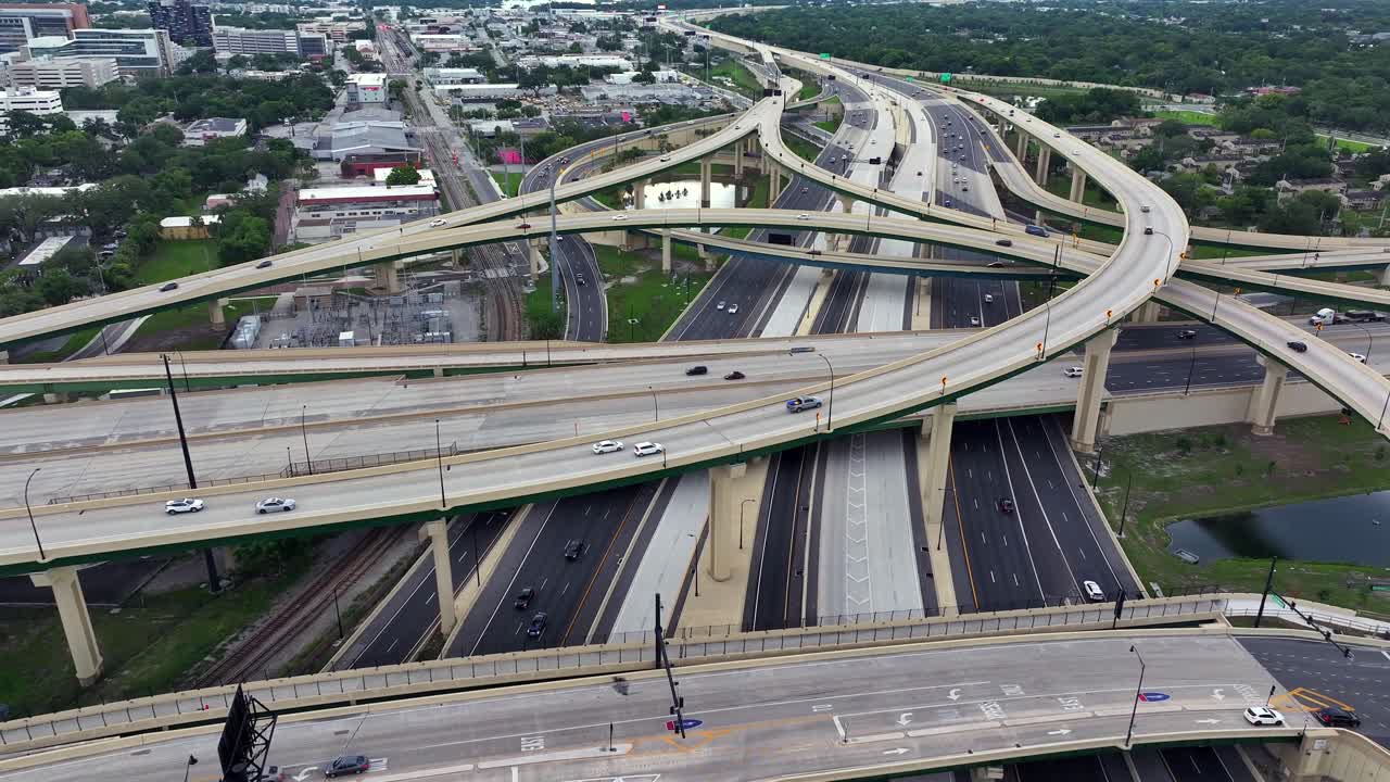 vista aérea de un complejo cruce de carreteras