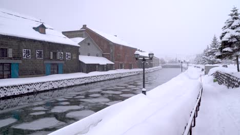 Atemberaubender-Blick-Auf-Den-Otaru-kanal-In-Hokkaido,-Eingeschneit-Ohne-Menschen