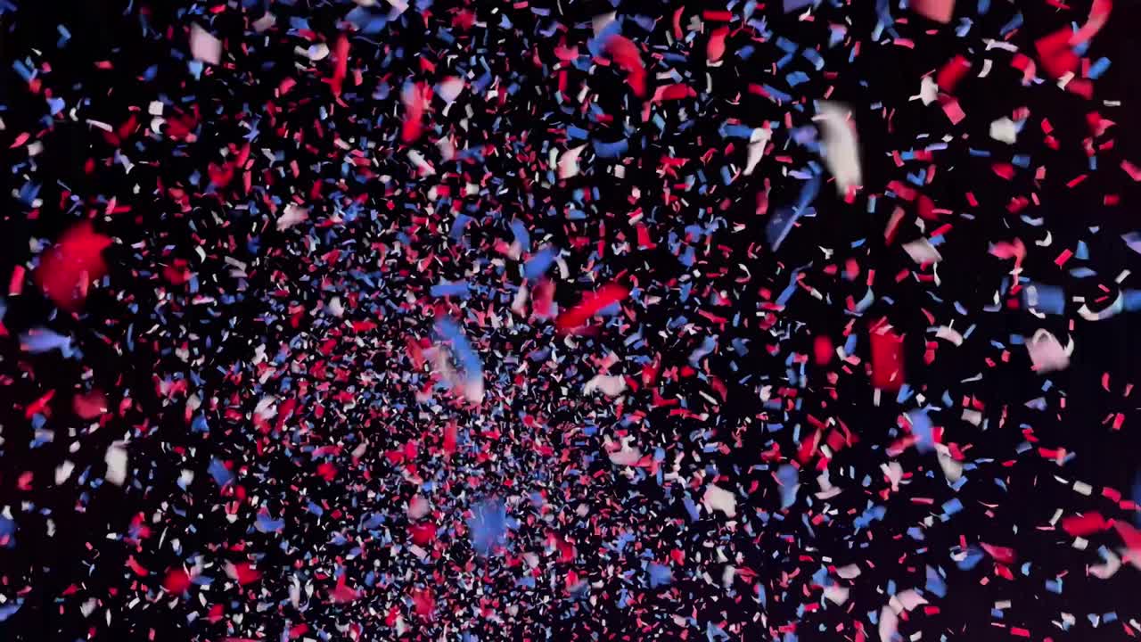 miles de piezas de confeti rojas, blancas y azules cayendo del cielo nocturno: fondo