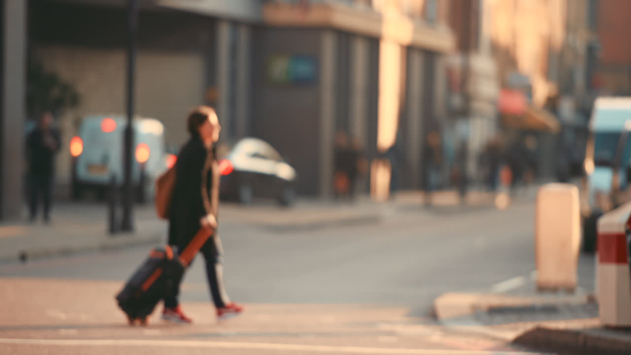 자전거를 타고 돌아다니는 흐릿한 사람들