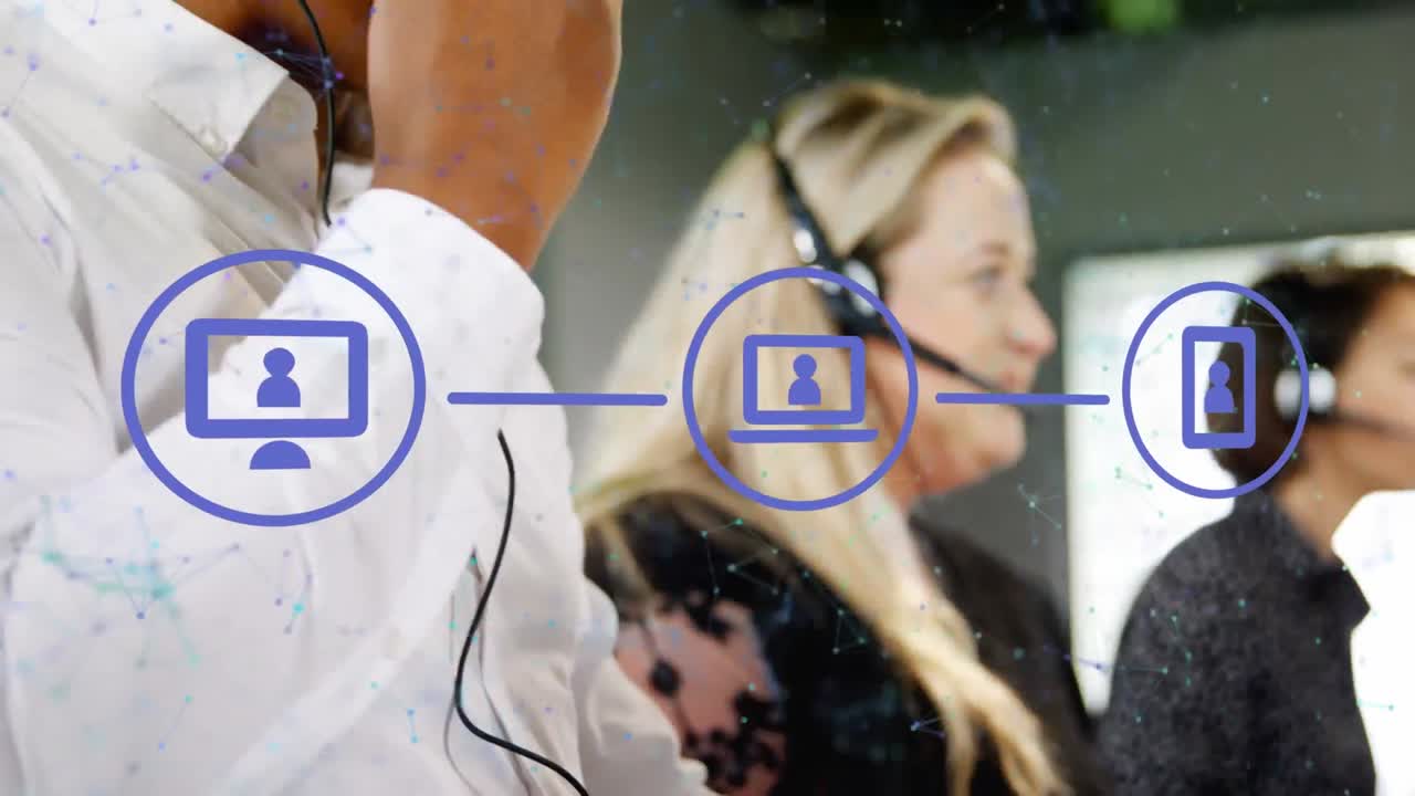 animación de un conjunto de tres iconos digitales sobre personas de negocios que usan auriculares de teléfono