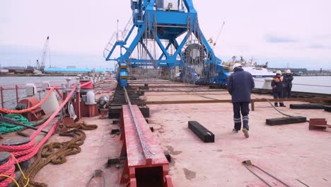 mantenimiento y reparación de grúas de buques