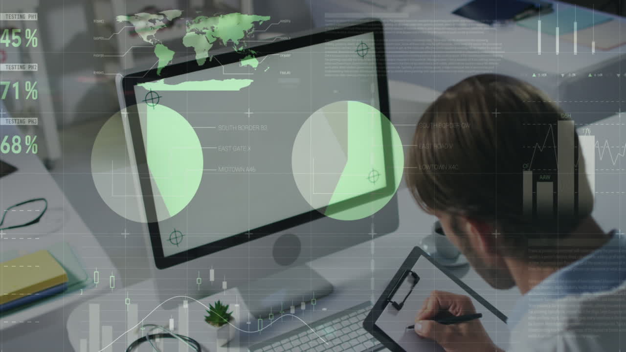 animación del procesamiento de datos sobre el hombre de negocios caucásico usando computadora