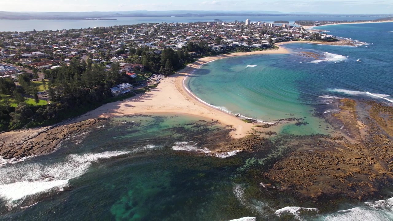 Toowoon Bay e Toowoon Point nel Nuovo Galles del Sud, Australia - Ripresa aerea con drone