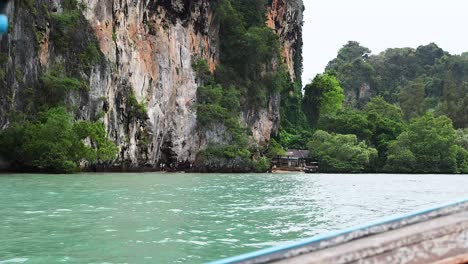 paseo en barco panorámico a lo largo de la impresionante costa de krabi